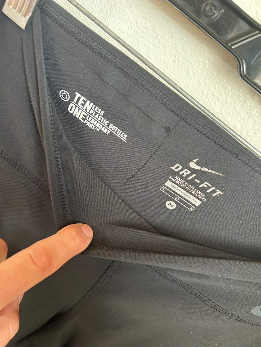 Nike Black Mid-Crop Performance Leggings- Medium - Picture 3 of 3